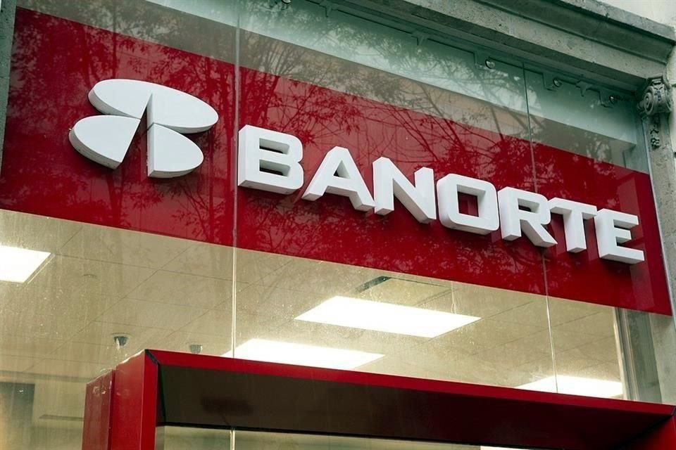 La ganancia neta del grupo, propietario de uno de los mayores bancos y fondos de pensiones del País, ascendió a 15 mil 290 millones de pesos (747.3 millones de dólares), algo más que la estimación de 15 mil 40 millones de pesos de LSEG.
