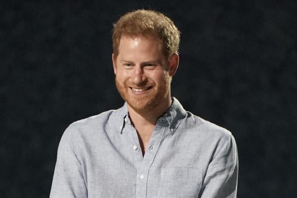 Medios afirman que la policía de Londres ofrecerá una tregua al Príncipe Enrique para que pueda asistir a los festejos del Jubileo de la Reina Isabel II.