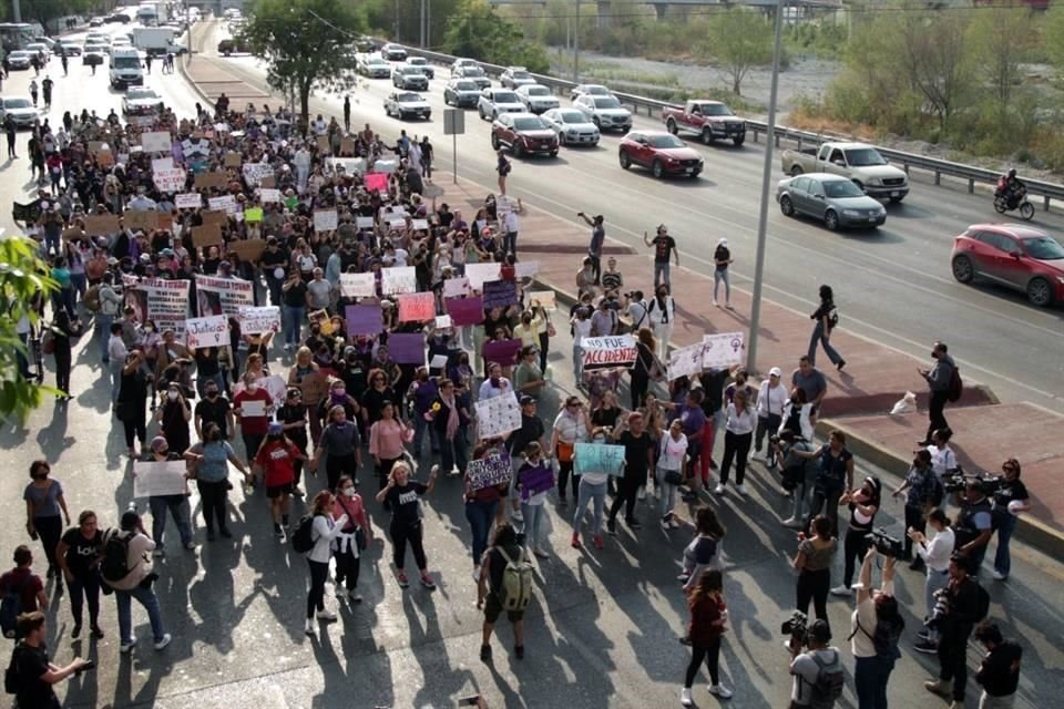 Miles de personas protestan y demandan justicia por las desaparecidas en Nuevo León.