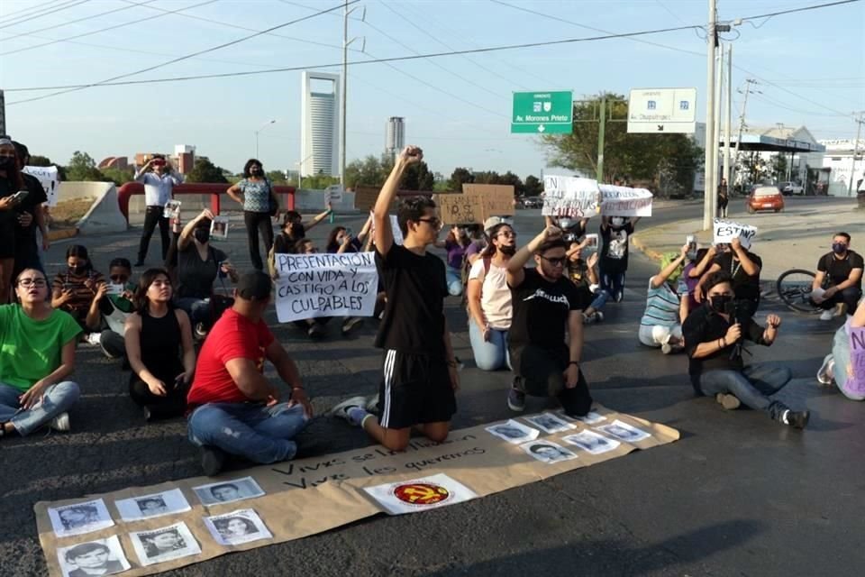 Miles de personas protestan y demandan justicia por las desaparecidas en Nuevo León.