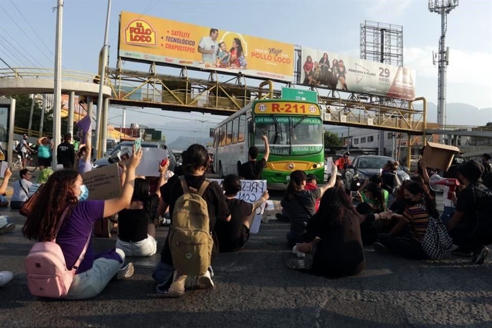 Miles de personas protestan y demandan justicia por las desaparecidas en Nuevo León.