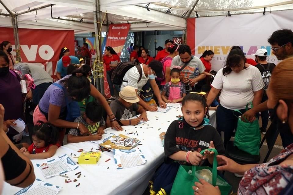 Los niños recibieron regalos tras participar en las dinámicas.