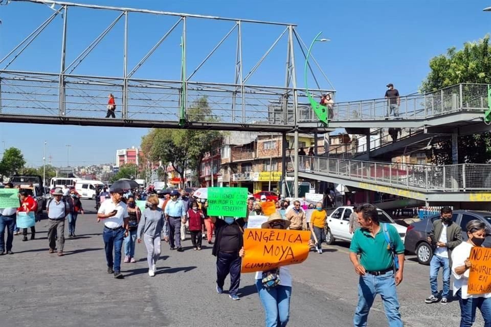 Por la tarde, vecinos de Naucalpan marcharon para pedir a la Alcaldesa que se les tome en cuenta en la construcción de un nuevo Plan de Desarrollo Urbano.