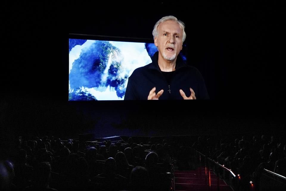 James Cameron presumió las primeras imágenes de 'Avatar: The Way of Water'.