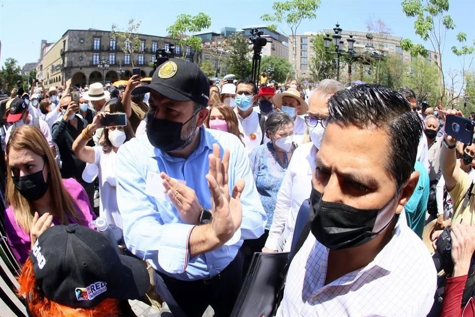 En el contingente se encontraba el Rector Ricardo Villanueva, quien lamentó dichos del Gobernador.