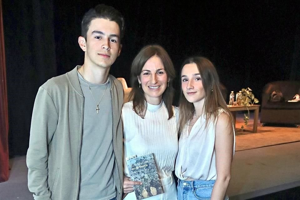 Tomás Pozas, LA AUTORA y Ana Pozas
