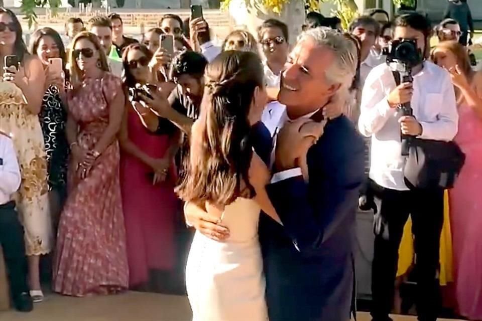 La novia baila con su papá Paco Torre