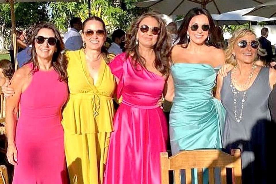 Flavia Cavalli, Claudine Criollos de Elizondo, Pavis Gómez, Marcela Navarro y Rosa Villanueva