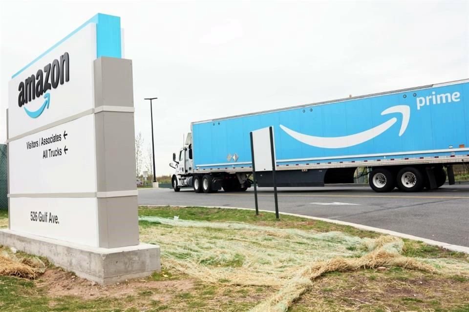 Amazon se comprometió a convertirse en un emisor de carbono 'cero neto' para 2040.