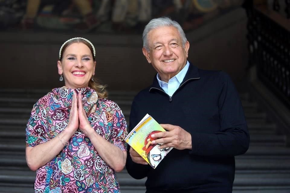 La escritora invitó a su esposo, el Presidente Andrés Manuel López Obrador, a leer y celebrar las infancias.