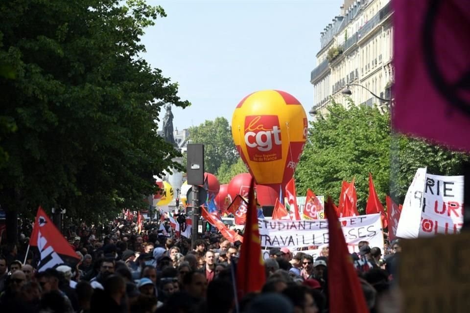 Los sidicatos franceses lideraron las marchas contra Macron en París.