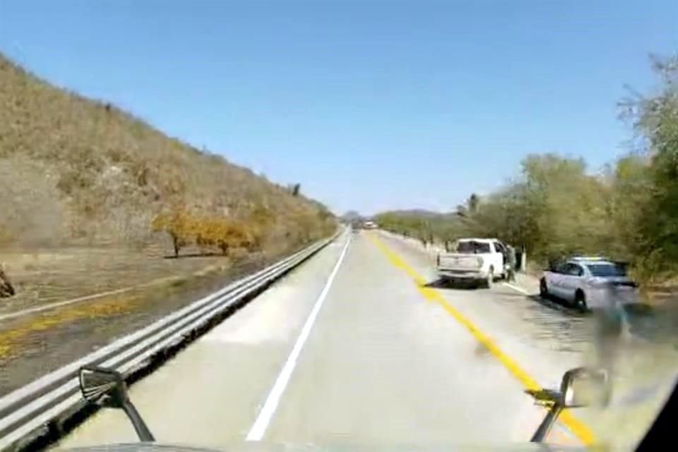 Los agentes fueron interceptados en vía de Sinaloa.