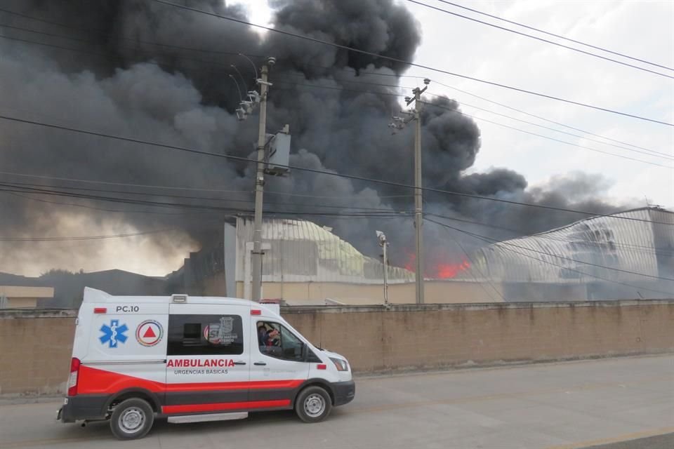 El personal de empresas cercanas fue evacuado.