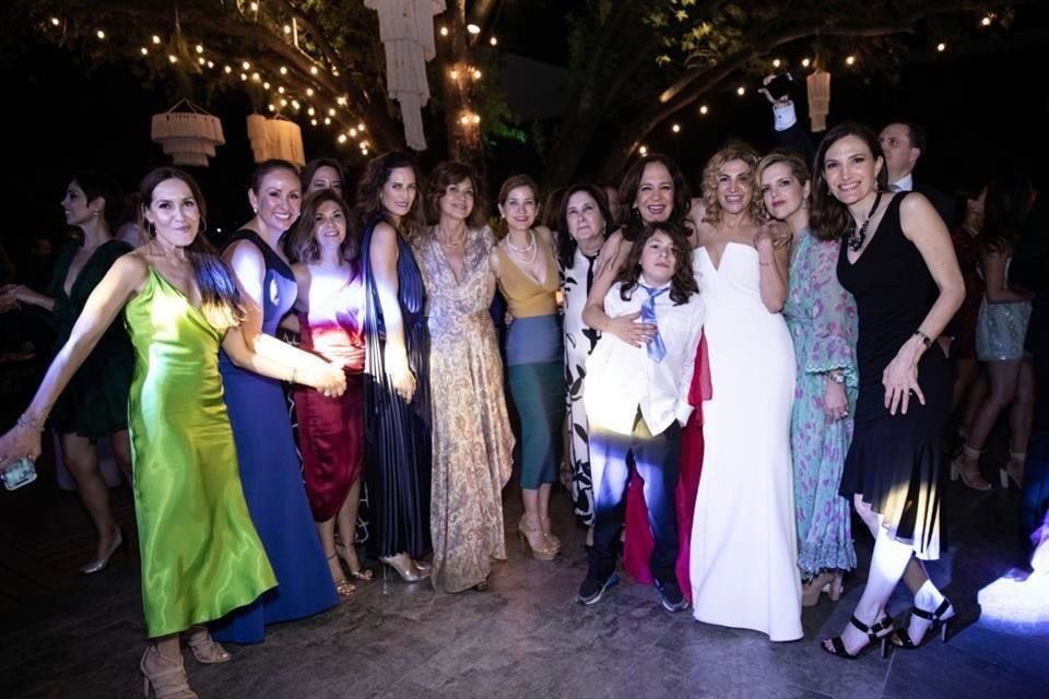 Jules Sorensen, Vero Sánchez, Diana Flores, Vero de Benítez, Luzma Villarreal, Laura de Montemayor, Cucuy Odriozola, Lupana González, Omar Góngora, LA NOVIA, Vanina de Sada y Alma Nora de Gamboa