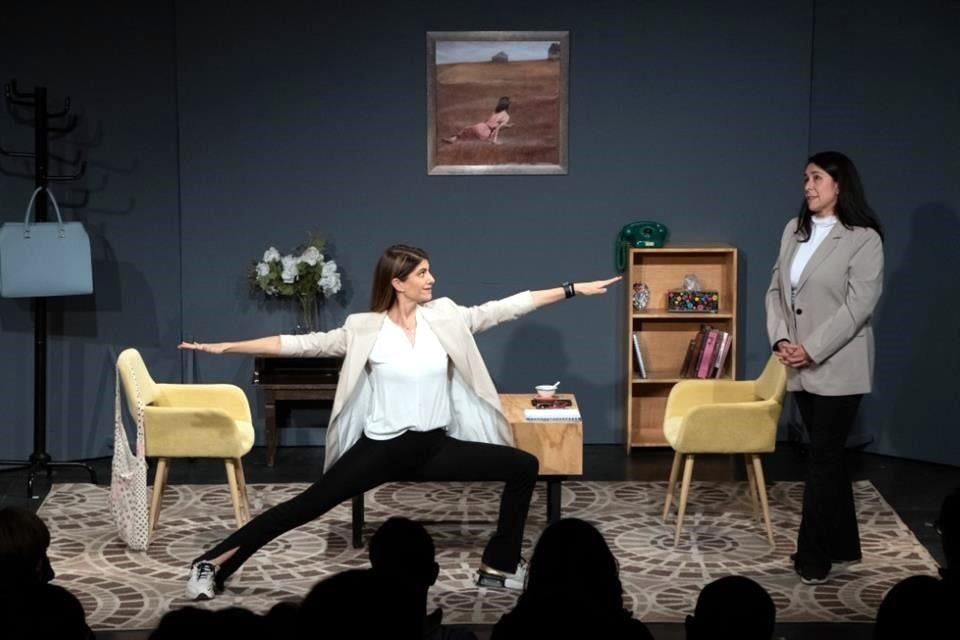 Llega a La Teatrería la comedia 'Casi una Mujer Perfecta', obra que explora el ser mujer en la actualidad, con dos personajes disímiles.