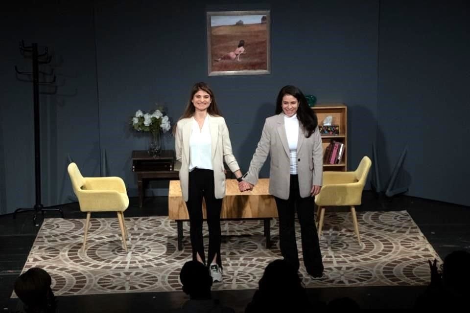Llega a La Teatrería la comedia 'Casi una Mujer Perfecta', obra que explora el ser mujer en la actualidad, con dos personajes disímiles.