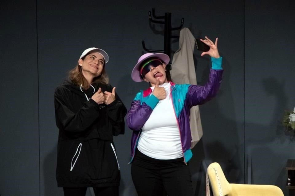 Llega a La Teatrería la comedia 'Casi una Mujer Perfecta', obra que explora el ser mujer en la actualidad, con dos personajes disímiles.