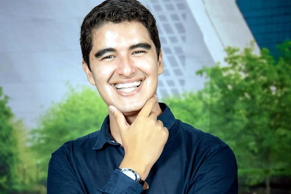 Rodrigo Ruz Cuen, Ingeniero físico industrial, egresado del Tec de Monterrey.