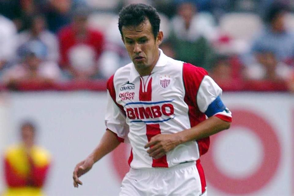 El Necaxa fue el último equipo en la carrera como futbolista de Juan Reynoso.