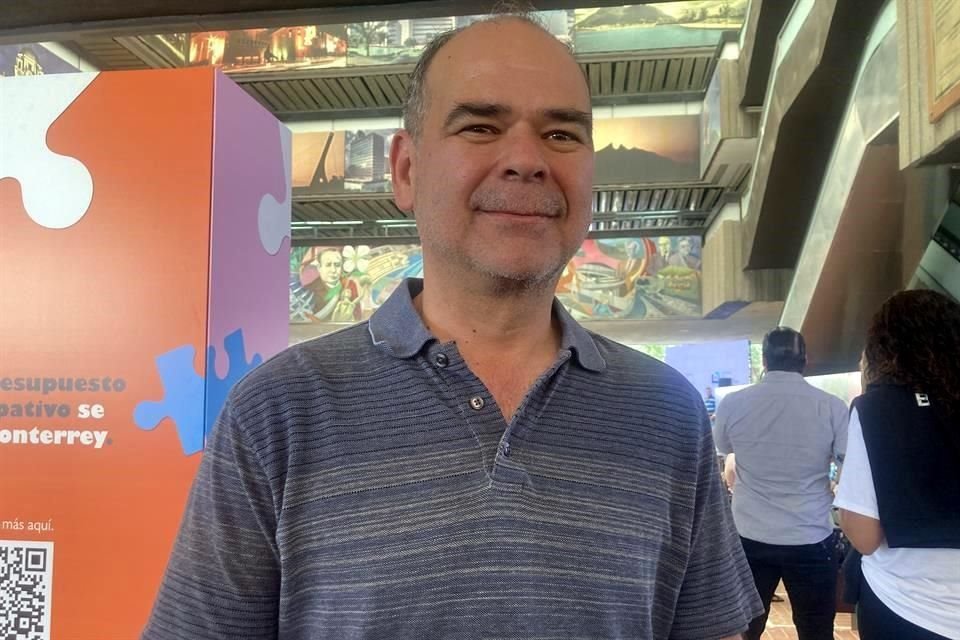 José Santos Valdés, Secretario de Servicios Públicos, explicó que las pipas para uso doméstico transportan entre 10 y 20 mil litros de agua.