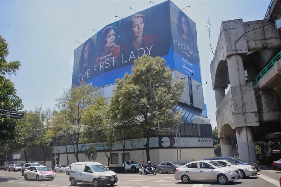 La publicidad envolvente es considerada como un riesgo de Protección Civil por la Seduvi.