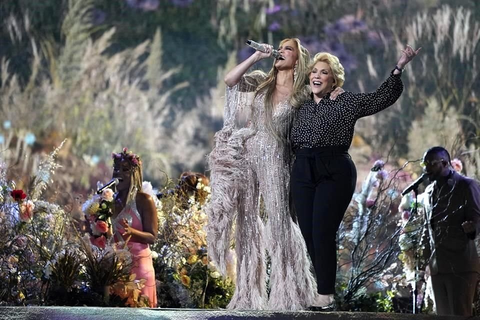 Jennifer Lopez hasta cantó a dueto con su mamá, Guadalupe Rodríguez, durante el 'Vax Live: The Concert to Reunite the World', este domingo 2 de mayo.