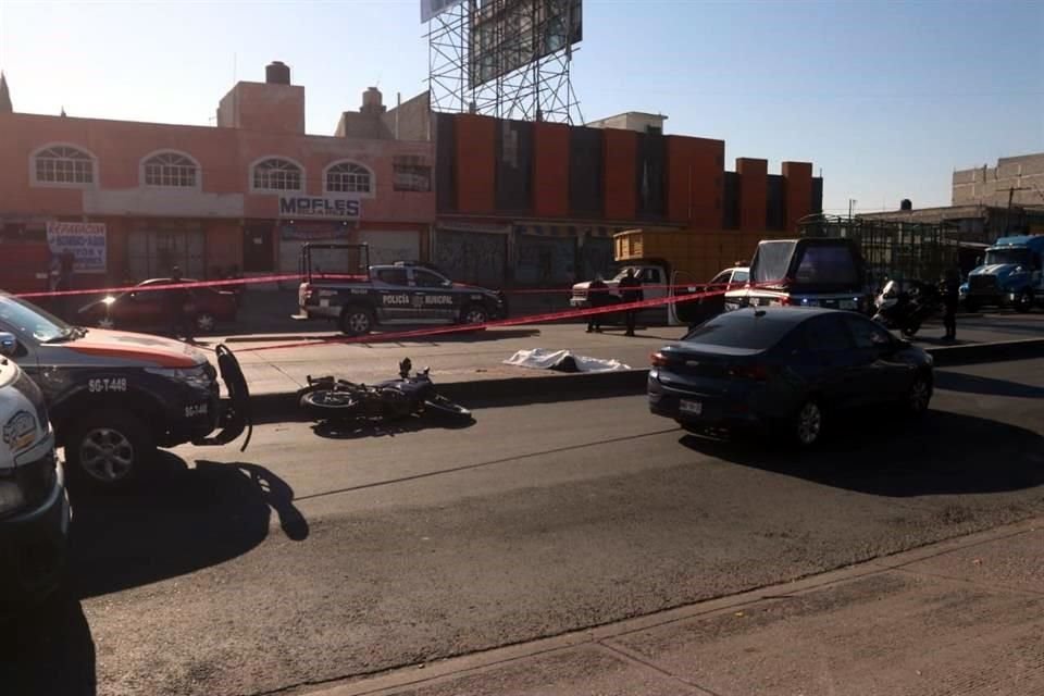En la moto también iba otro hombre, quien resultó con lesiones menores.