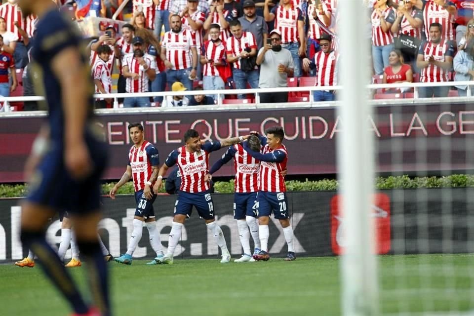 Chivas se abrió paso en el Repechaje a costa de Pumas.