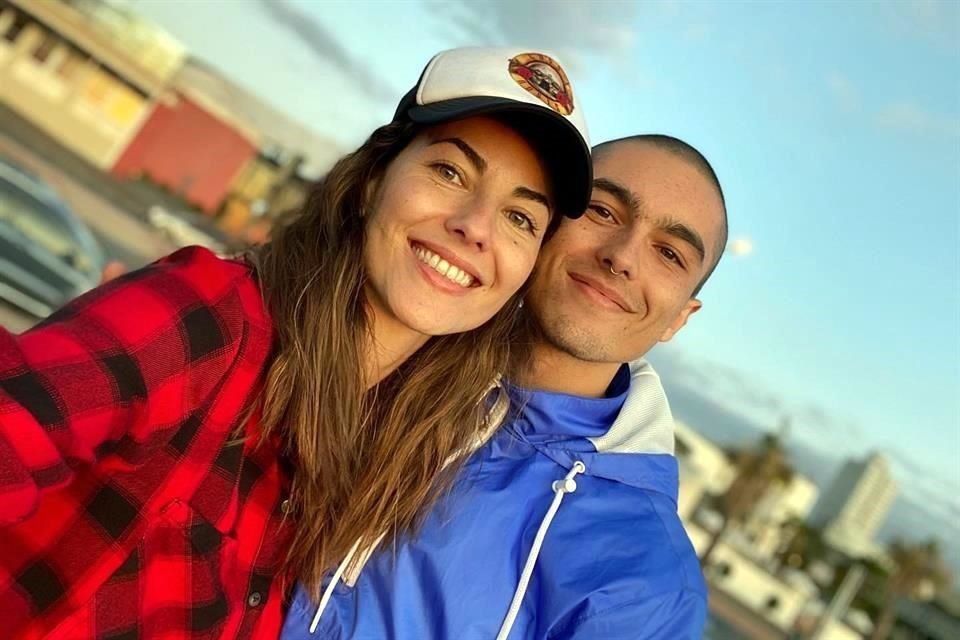 Barbara Mori tiene 44 años y su hijo Sergio 24.