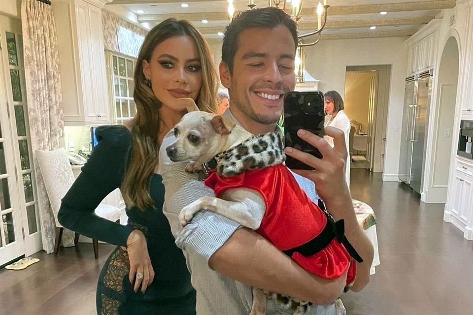 Sofía Vergara, de 49 años, es mamá de Manolo de 30 años.