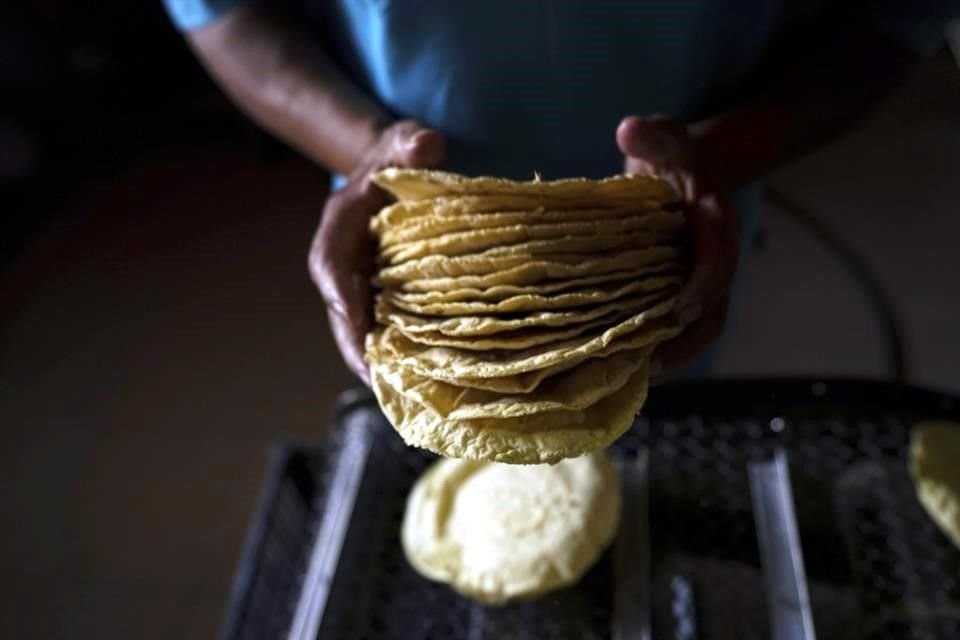 En Colima, el kilo de tortillas se vende en hasta 26 pesos.