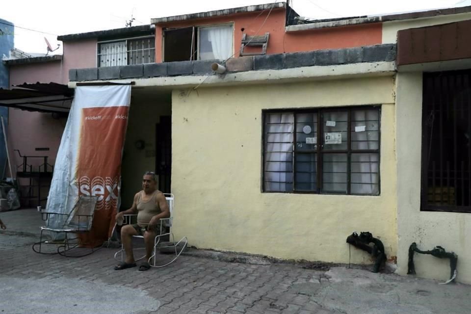 Eduardo Martínez, abuelo de la joven, sostuvo que su nieta pidió 'refugio' en su domicilio ubicado en la Col. Constituyentes de Querétaro en San Nicolás, porque no quería vivir en la casa de su padre.