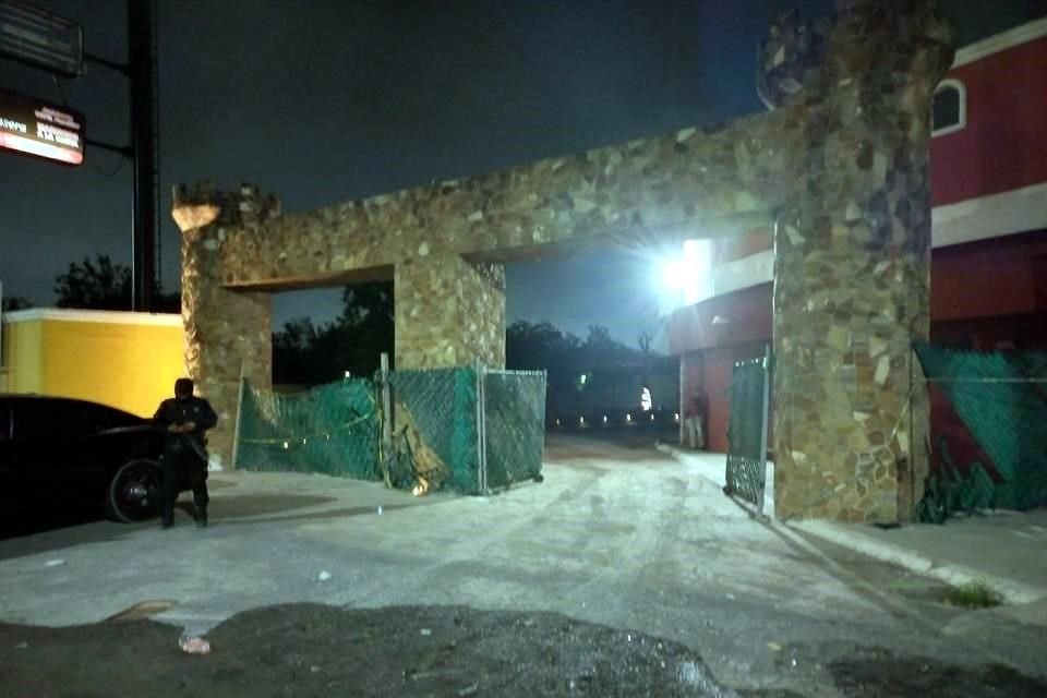 Fue a las 5:51 horas de hoy miércoles 11 de mayo que las unidades de Servicios Periciales abandonaron las instalaciones del Motel que esta ubicado en la Carretera a Laredo.