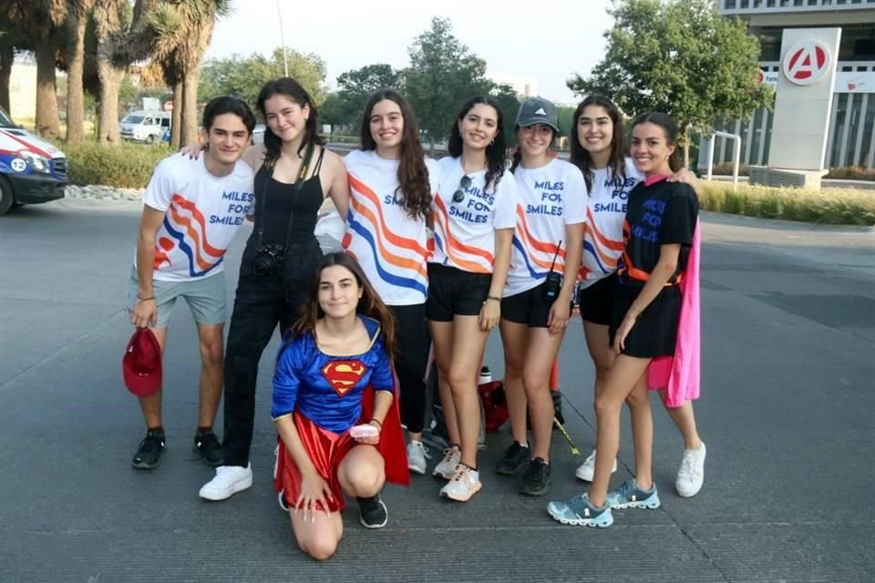 Santiago Chávez, Valeria Saldaña, Sofía Marino, Paulina Turner, Andrea Villalvazo, Cordelia de la Fuente, Amelia Farías y Daniela Martínez