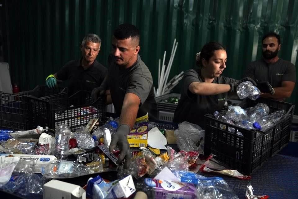 Autoridades señalan que ya reciclan el 80 por ciento del plástico en la isla.