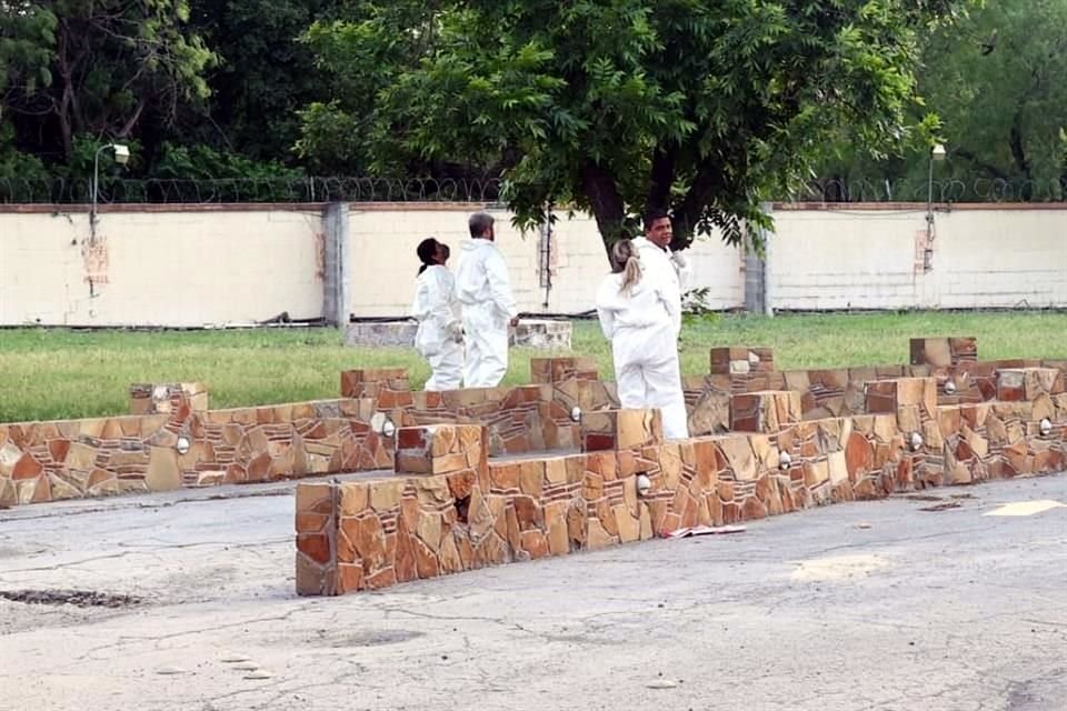 Los padres de Debanhi utilizaron uniforme pericial al participar en el cateo