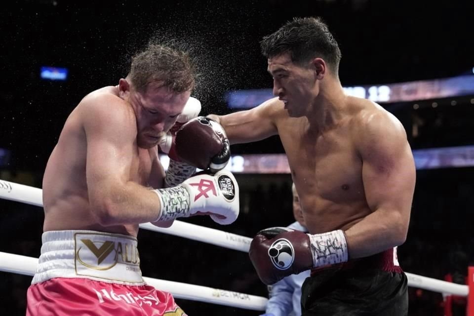 Dmitry Bivol le dio al Canelo la segunda derrota de su carrera.