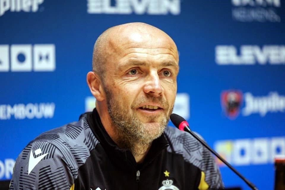 Alfred Schreuder es nuevo entrenador del Ajax, donde milita Edson Álvarez.