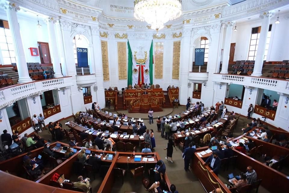 Diputados de Morena aprobaron, en lo general, la reestructura al Instituto Electoral de la Ciudad de México (IECM); sin embargo, continúa la discusión de mil 400 reservas.