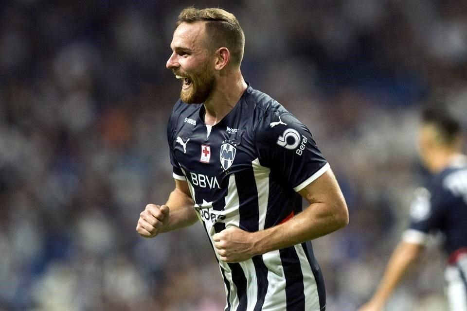 Vincent Janssen festejando el gol ante Xolos de Tijuana en la Jornada 17 con el que secó su racha negativa en Rayados.