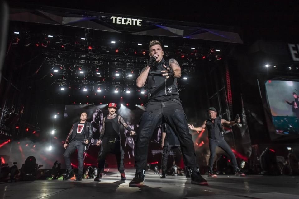 La banda conquistó con sus famosas coreografías.