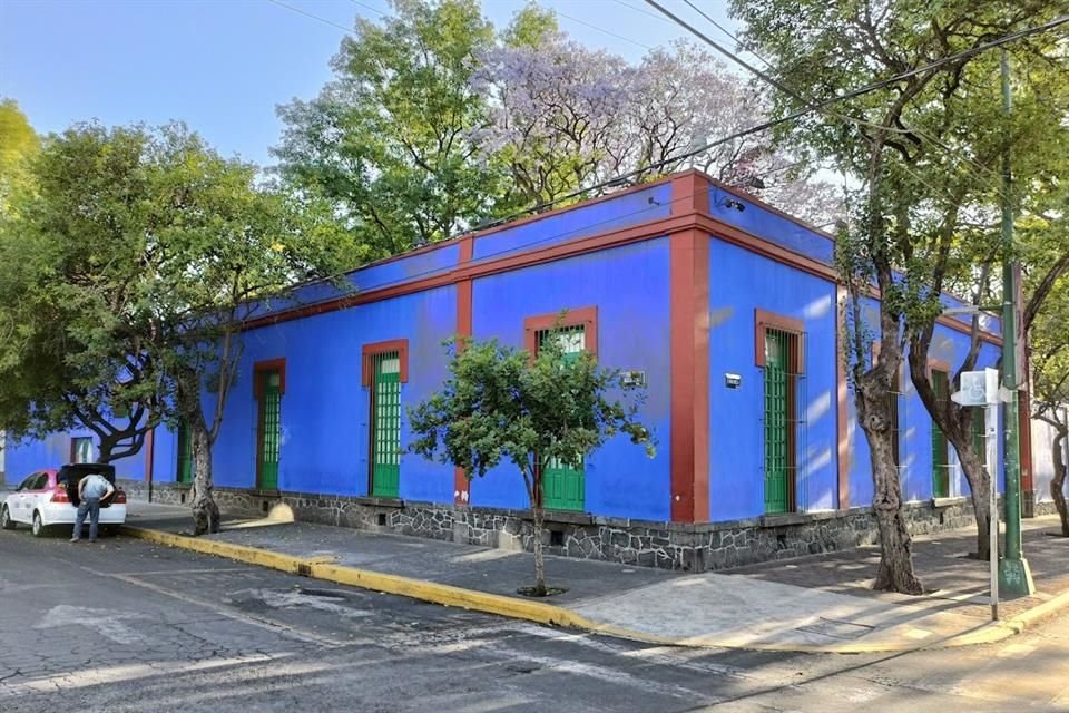 Colonias, barrios y pueblos, cada uno con su identidad, separan al centro de Coyoacán del Estadio Azteca.