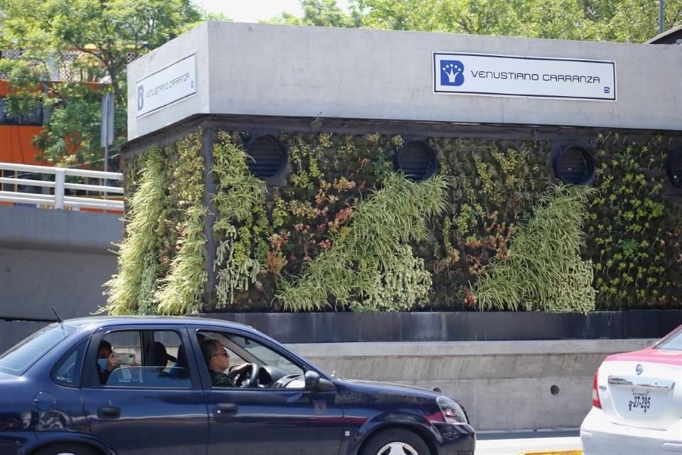 'Los muros verdes reducen hasta 5 grados la temperatura de la estación, atrapan el polvo, disminuyen el ruido hasta en 10 decibeles', indicaba la autorización ambiental.