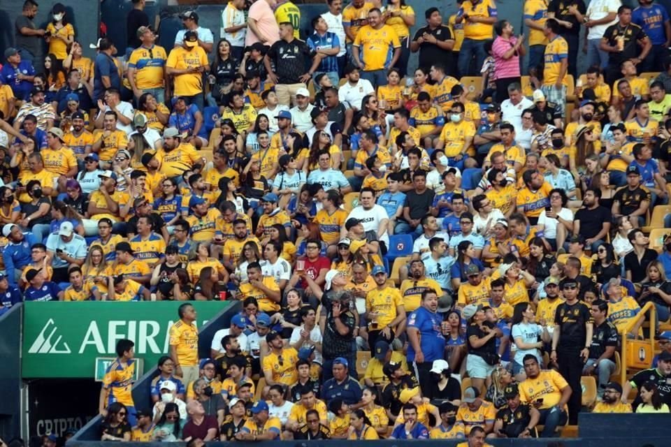 La afición felina llenó el Estadio Universitario.