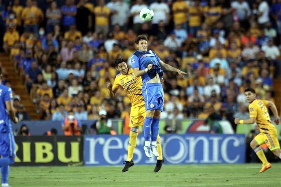 Tigres inició el partido cometiendo muchos errores.