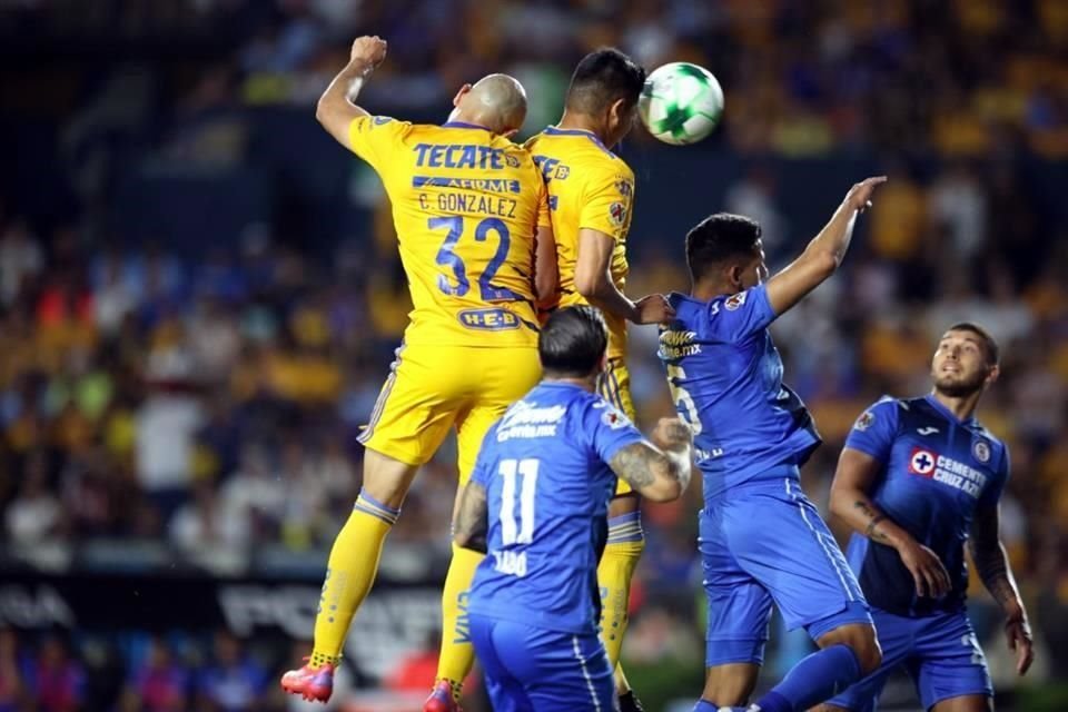 Tigres inició el partido cometiendo muchos errores.