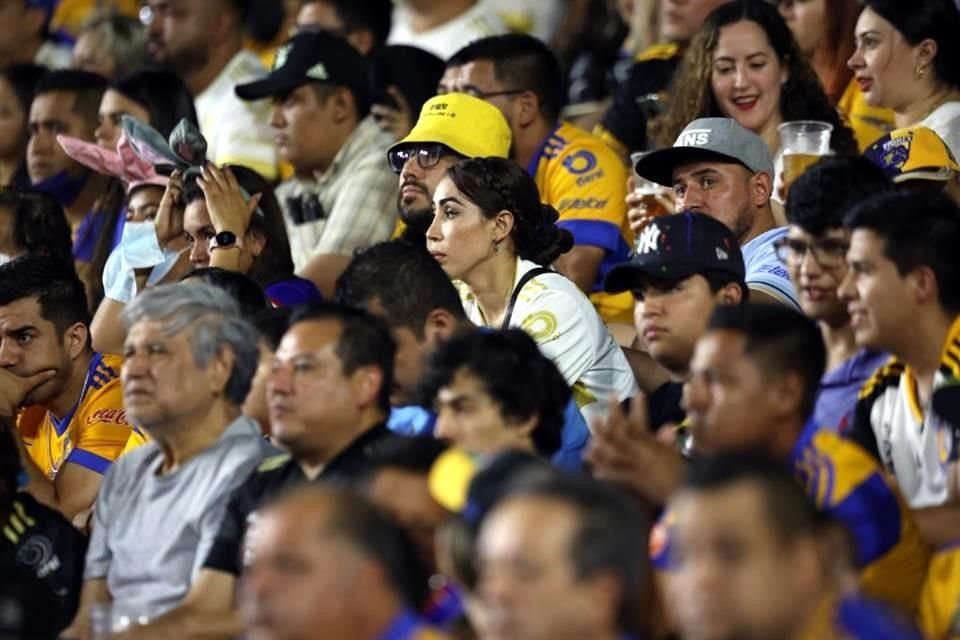 La afición de Tigres sufrió en las gradas.