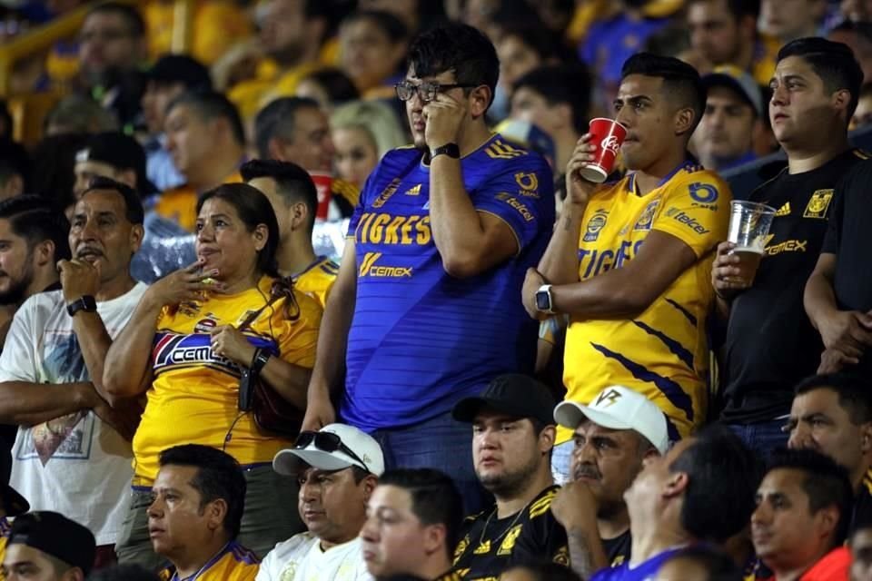 La afición de Tigres sufrió en las gradas.