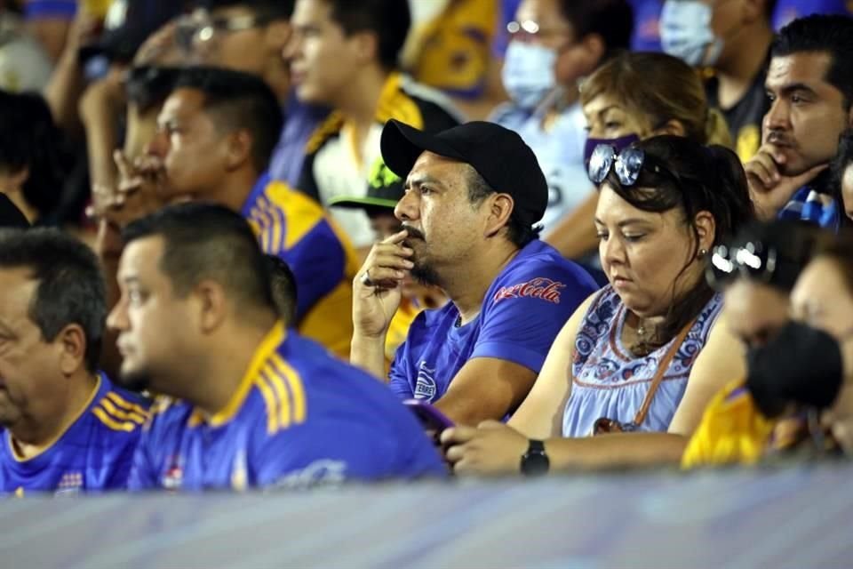 La afición de Tigres sufrió en las gradas.