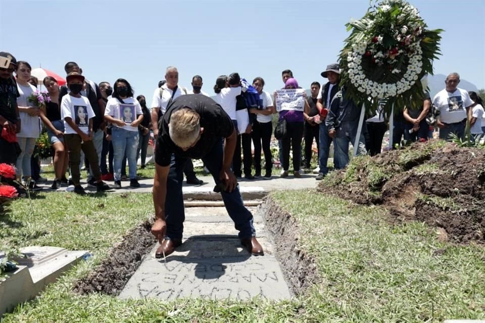 Tras la ceremonia, el padre de Yolanda planteó la posibilidad de impulsar una asociación para buscar personas desaparecidas en el Estado.